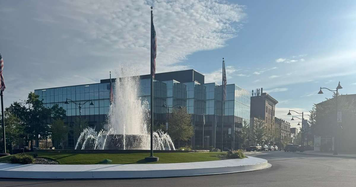 A fountain and buildings in Downtown Belleville